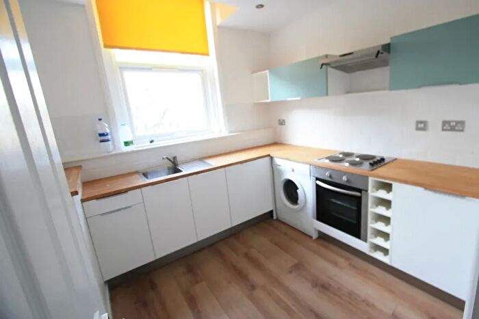 3 Bedroom Flat To Rent In Rye Ln, SE15