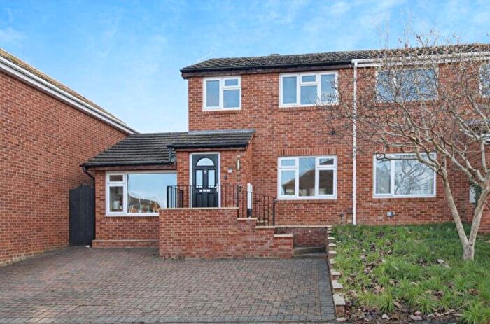 3 Bedroom Semi-Detached House For Sale In Lagonda Close, Newport Pagnell, MK16