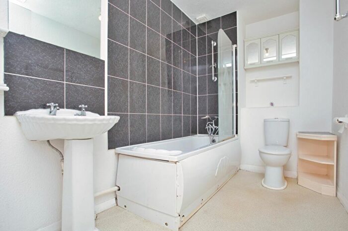 2 Bedroom Flat For Sale In Millfield, Folkestone, CT20
