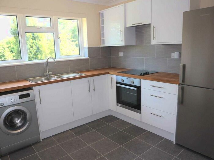 2 Bedroom Apartment To Rent In Raymond Avenue, Canterbury, CT1
