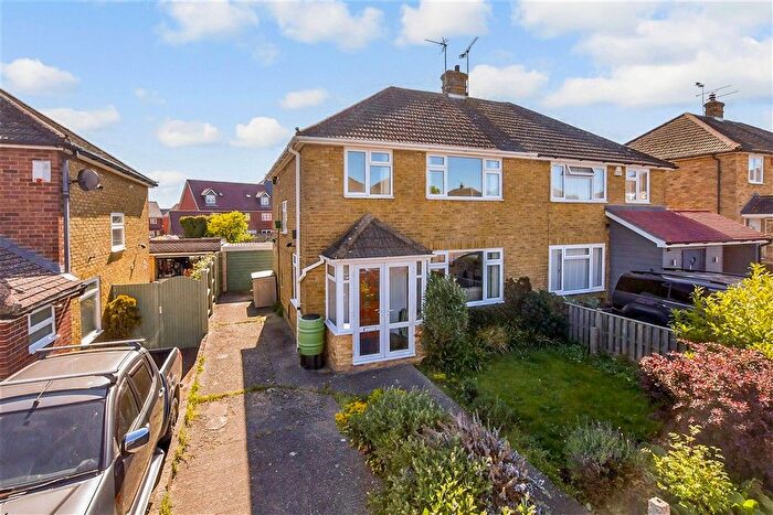 3 Bedroom Semi-detached House For Sale In Springett Way, Coxheath, Maidstone, Kent, ME17
