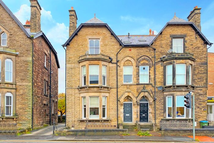 2 Bedroom Flat To Rent In East Parade, Harrogate, HG1