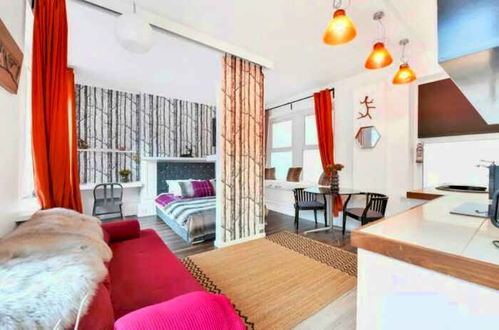 Flat To Rent In Houghton Court, Glasshouse Yard, Angel, Clerkenwell, Barbican, Old Street, London, EC1A