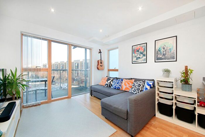 2 Bedroom Flat To Rent In Acre Lane, Clapham North, SW2