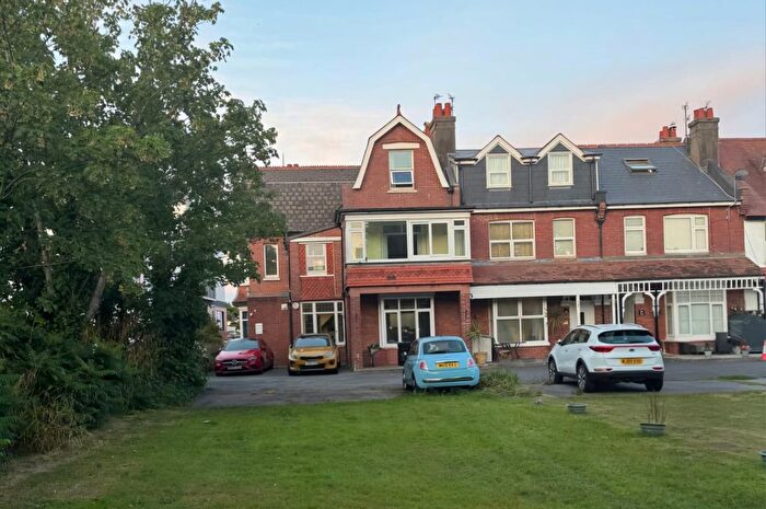 2 Bedroom Flat To Rent In Berry Square, Paignton, TQ4