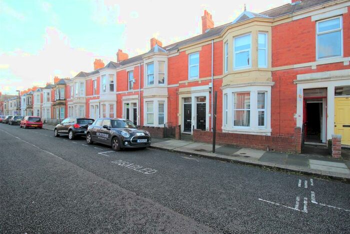 3 Bedroom Flat To Rent In Hazelwood Avenue, Jesmond, Newcastle Upon Tyne, NE2