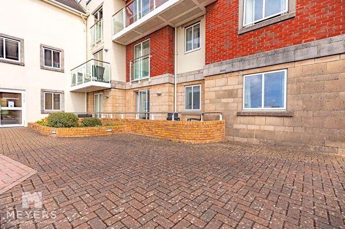2 Bedroom Apartment For Sale In Honeycomb Beach, Honeycomb Chine, Bournemouth, BH5