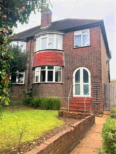 3 Bedroom Semi-Detached House To Rent In Watford Road, Croxley, WD3
