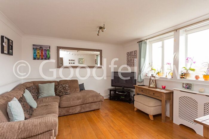 1 Bedroom Detached House To Rent In Bishopsford Road, Morden, Surrey, SM4