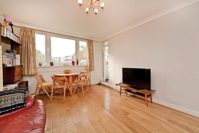 4 Bedroom Flat To Rent In Joseph Trotter Close, Exmouth Market, EC1R