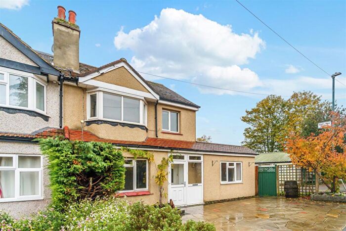 4 Bedroom Semi Detached House To Rent In Oaks Way, Carshalton, SM5