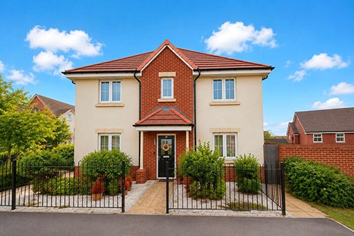 3 Bedroom Semi-Detached House For Sale In Chapman Drive, Binfield, Bracknell, Berkshire, RG42