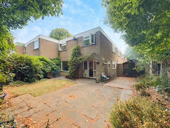 4 Bedroom Detached House For Sale In Caswell Close, Farnborough, Hampshire, GU14