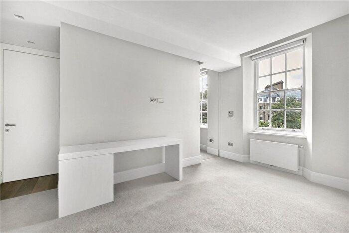 3 Bedroom Flat To Rent In The Little Boltons, Chelsea, London, SW5