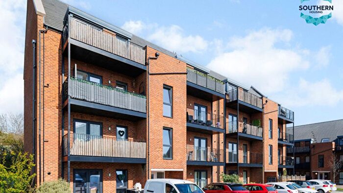 1 Bedroom Flat For Sale In Crusade Way, Strood, Kent, ME2