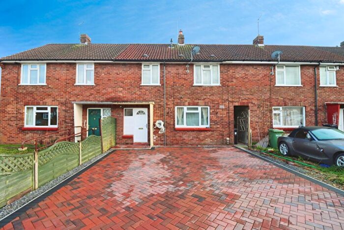 3 Bedroom Terraced House For Sale In The Close, Soundwell, Bristol, BS16