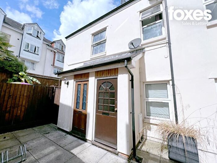 2 Bedroom Apartment For Sale In - The Triangle, Bournemouth, Dorset, BH2