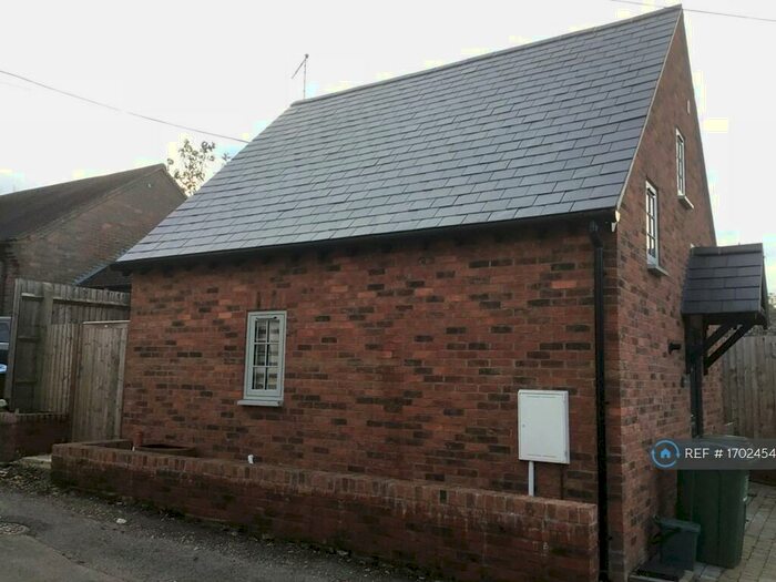 1 Bedroom Detached House To Rent In Cross Lane, Buckingham, MK18