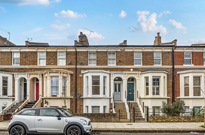 1 Bedroom Flat For Sale In Curwen Road, London, W12