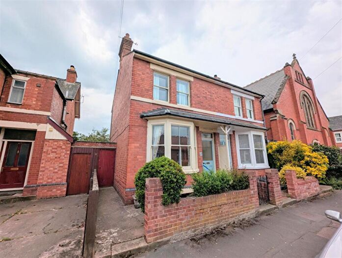 3 Bedroom Semi-Detached House For Sale In Chandos Street, Hereford, HR4