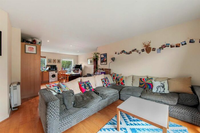 1 Bedroom Flat To Rent In Mill Pond Close, London, SW8