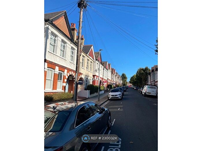 2 Bedroom Flat To Rent In Salterford Road, London, SW17