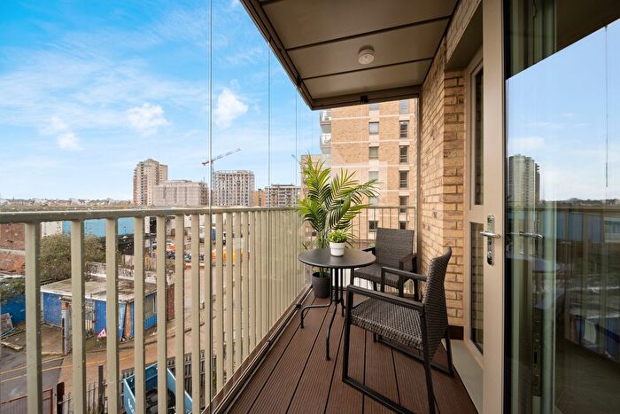 2 Bedroom Flat For Sale In Thames Road, London, E16