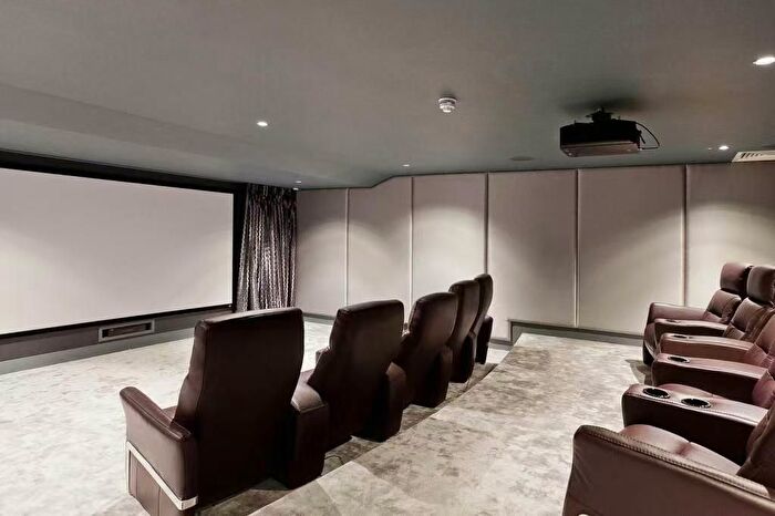 1 Bedroom Flat To Rent In Kensington High Street, London, W14