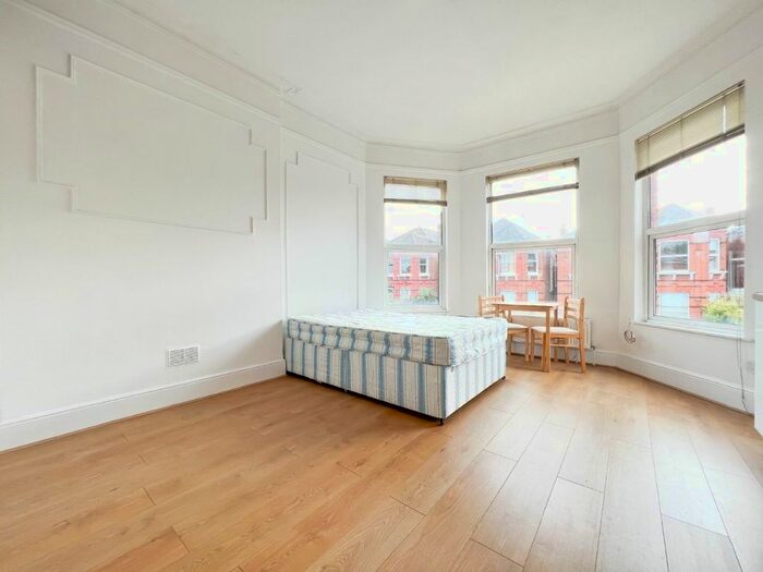 Studio To Rent In Manstone Road, London NW2