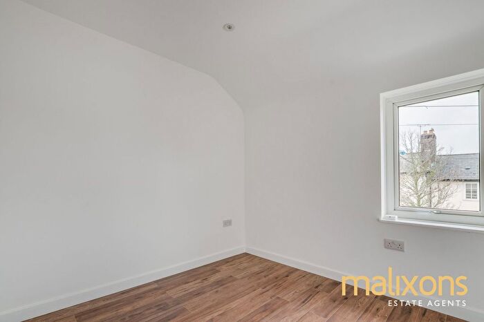 2 Bedroom Detached House For Sale In Derinton Road, London, SW17