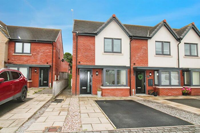 2 Bedroom End Of Terrace House For Sale In Twickenham Close, Hull, HU8