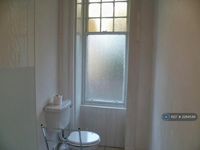 2 Bedroom Flat To Rent In Clifford Street, Glasgow, G51