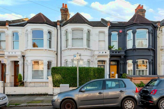 2 Bedroom Flat To Rent In Purves Road, Kensal Rise, NW10