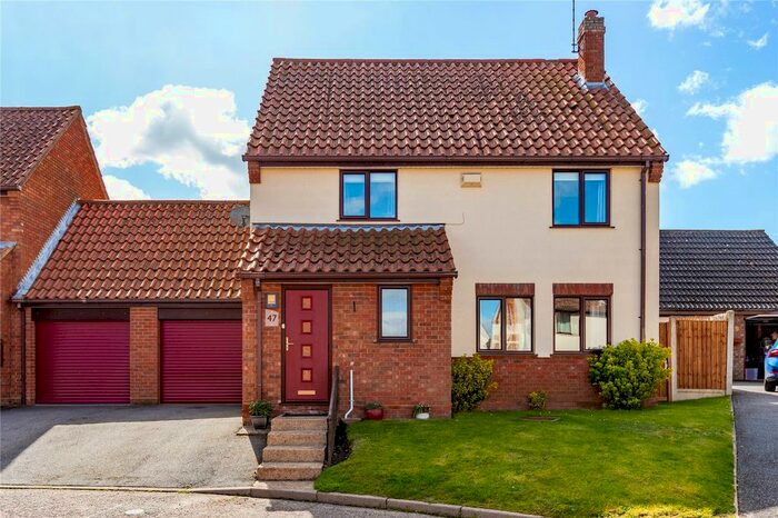 4 Bedroom Link Detached House For Sale In Cornwallis Drive, South Woodham Ferrers, Essex, CM3
