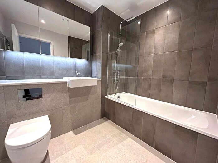 2 Bedroom Apartment To Rent In Dantzic Street, Manchester, M4
