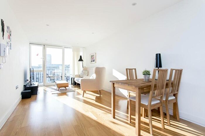 2 Bedroom Apartment To Rent In Sylvester Path, Hackney, London, E8