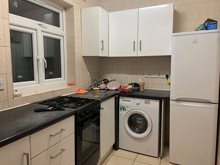 4 Bedroom Semi-Detached House To Rent In Beavers Lane, Hounslow, TW4