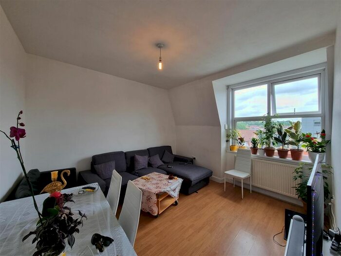 2 Bedroom Flat To Rent In Bowes Road, Bounds Green, London, N13