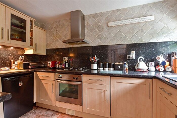 3 Bedroom Maisonette For Sale In York Close, Horsham, West Sussex, RH13