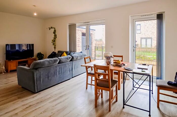 3 Bedroom Flat To Rent In Bird Close, Birmingham, B12