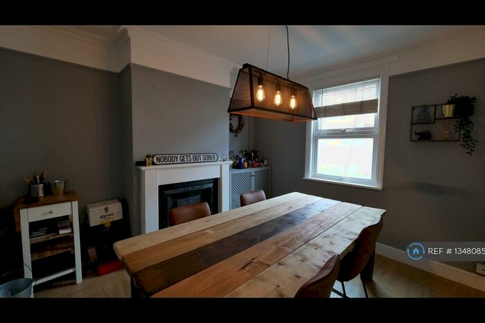 2 Bedroom End Of Terrace House To Rent In High Street, Huntingdon, PE26