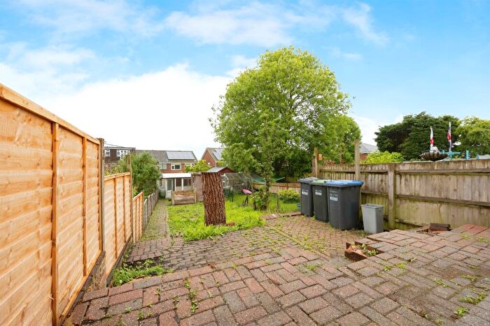 3 Bedroom End Of Terrace House For Sale In Leylands Road, Burgess Hill, RH15