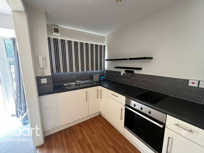 1 Bedroom Apartment To Rent In Great Hollands Square, Bracknell, RG12