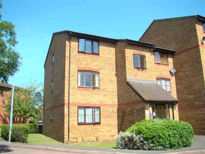 1 Bedroom Flat To Rent In Russet House, Falcon Avenue, Grays, Essex, RM17