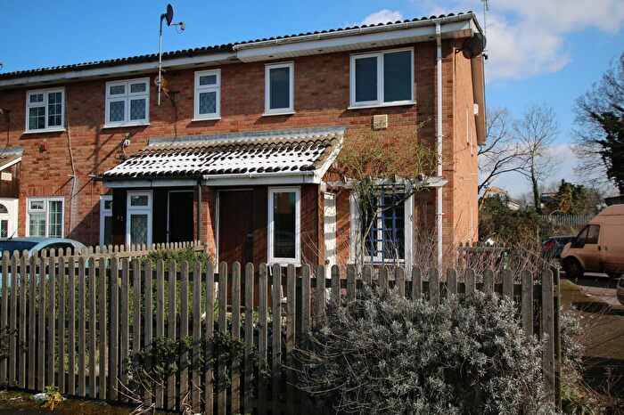 1 Bedroom Semi-Detached House To Rent In Meadowbrook Close, Colnbrook, Slough, SL3