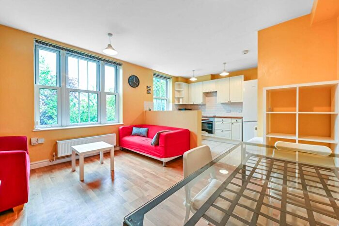 2 Bedroom Flat To Rent In Queens Crescent, Belsize Park, London, NW5