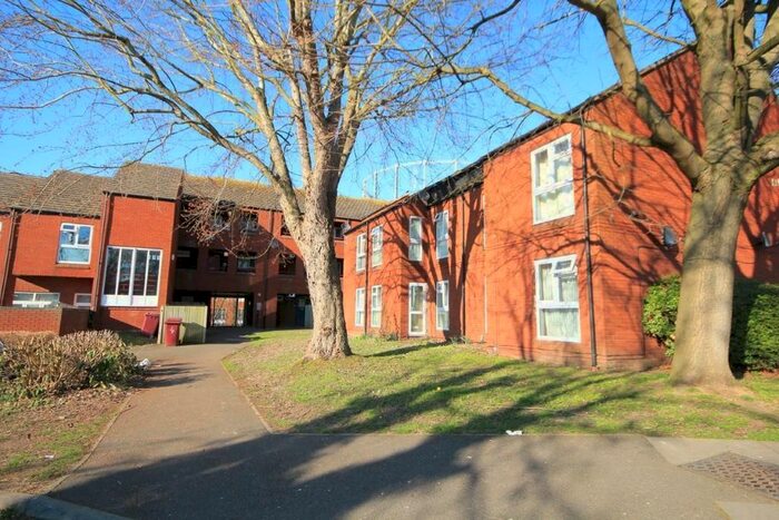 2 Bedroom Flat To Rent In Avon Place, Reading, Berkshire, RG1