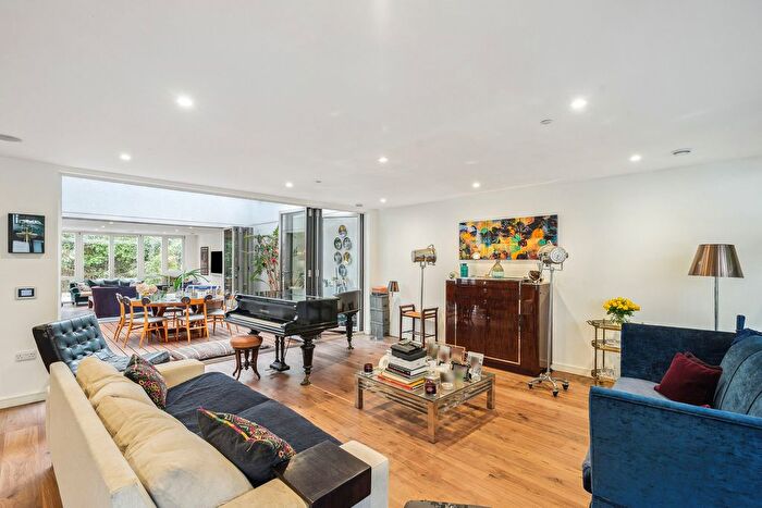 5 Bedroom Detached House For Sale In Glentham Road, Barnes, SW13