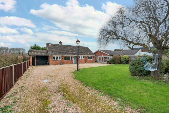 3 Bedroom Detached Bungalow For Sale In Bath Road, Padworth, RG7