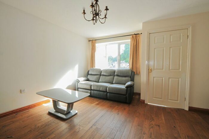 3 Bedroom Town House To Rent In Bed House – Hale Lane, Failsworth, Manchester, M35